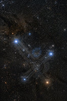 a star cluster in the middle of a night sky