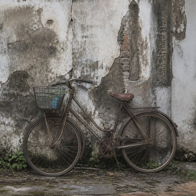 bicyle resting against a wall